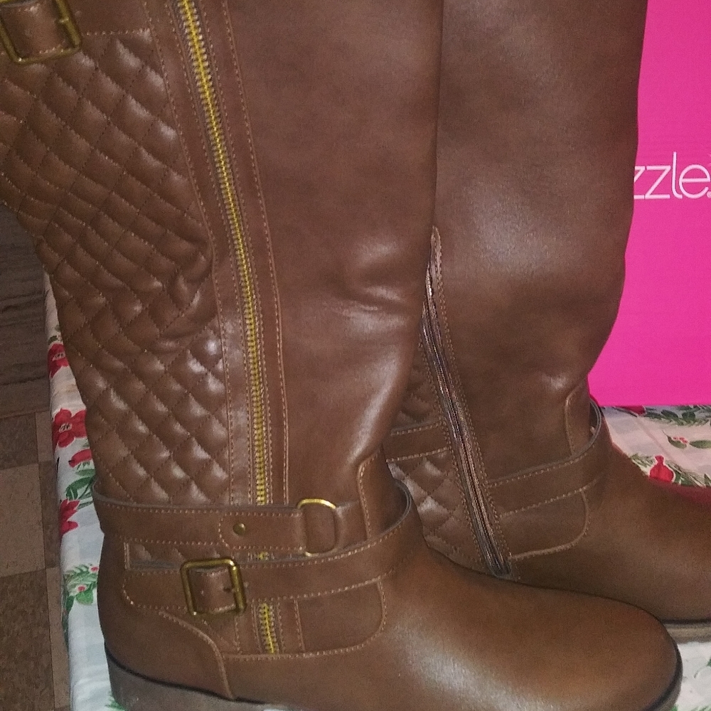 Boots - Picture 3 of 4